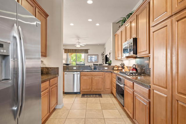 81673 Avenida Alturas, Indio CA: https://media.crmls.org/mediaz/b8c533e6-7c57-43ba-b7d6-1c706b9a309d.jpg