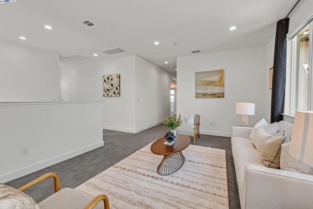 2222 Davie Pl, Tracy CA: https://media.crmls.org/mediaz/b8c679b3-9b13-4b68-bd73-37d03b4d4a72.jpg