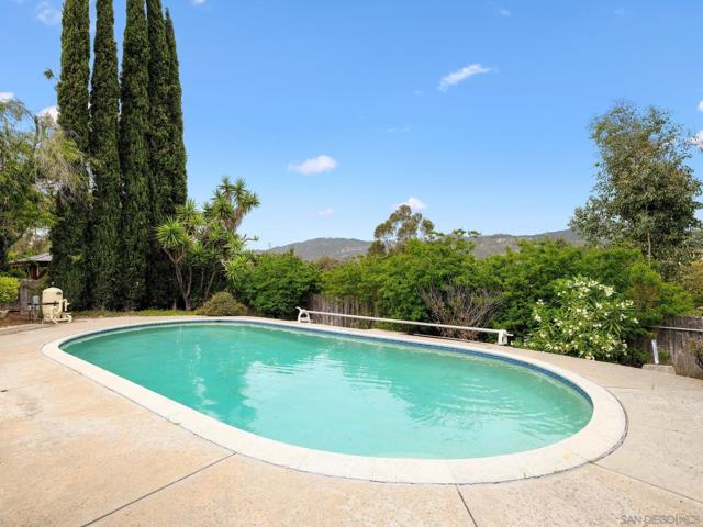 14813 Morningside Dr, Poway CA: https://media.crmls.org/mediaz/b8c6c4c7-f639-435b-805d-b7175065ea03.jpg