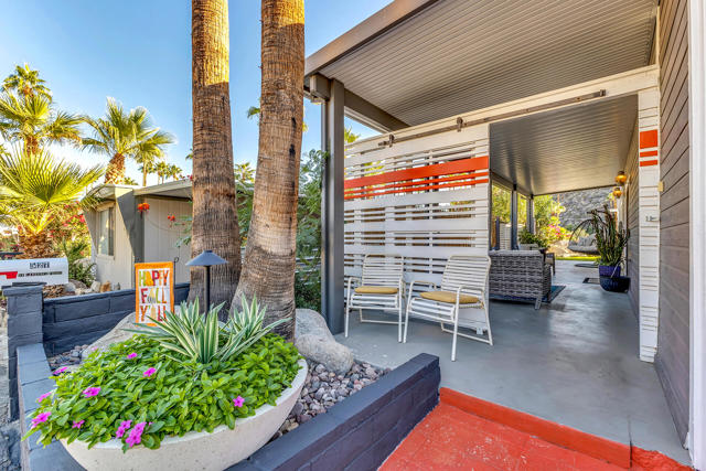 527 Jade Lane, Palm Springs CA: https://media.crmls.org/mediaz/b8c75590-79d4-4db3-9065-d598ec2bad64.jpg