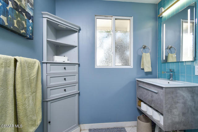 7761 Balcom Avenue, Reseda CA: https://media.crmls.org/mediaz/b8c760a9-ea60-4f64-b7f3-2b3c3dc490a3.jpg