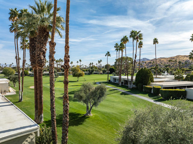 209 Desert Lakes Drive, Palm Springs CA: https://media.crmls.org/mediaz/b8c793d5-0bc5-4ac9-ae84-718d7b45045a.jpg
