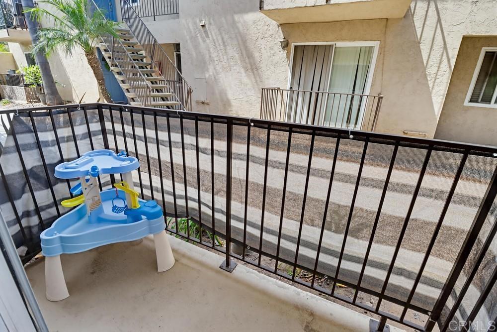 https://media.crmls.org/mediaz/b8c7e551-3014-46c9-a35e-9e6de78c43ef.jpg?preset=X-Large