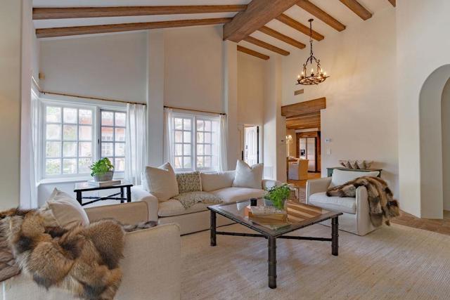17116 Paseo Hermosa, Rancho Santa Fe CA: https://media.crmls.org/mediaz/b8c7fc99-1001-4948-92ae-84a4355bb4e7.jpg