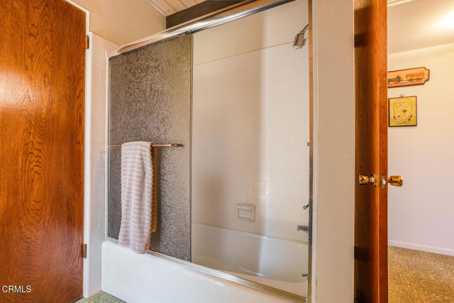 5205 Beachcomber Street, Oxnard CA: https://media.crmls.org/mediaz/b8c85508-20fa-4a7e-98d2-1650bb603ff4.jpg