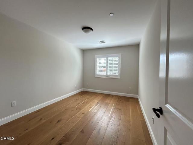 2339 Park Avenue, Montrose CA: https://media.crmls.org/mediaz/b8c94236-56ab-4d10-8126-fb544bd0cbdd.jpg