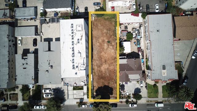 553 N Heliotrope Drive, Los Angeles CA: https://media.crmls.org/mediaz/b8c94d4d-af4f-4de7-86fa-cf87fae449ef.jpg