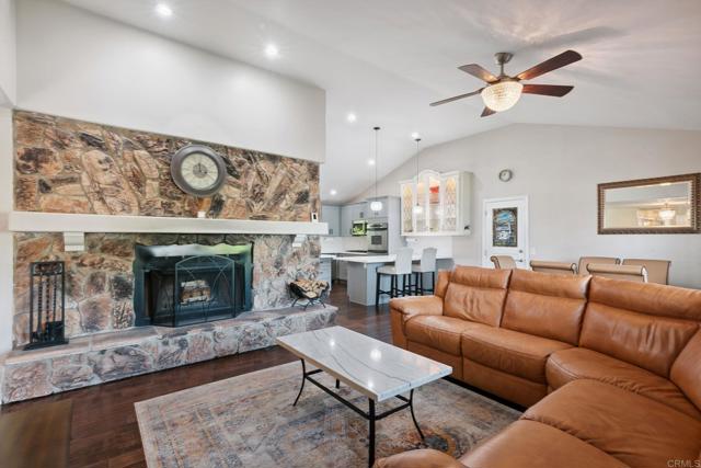 139 Parnassus Circle, Oceanside CA: https://media.crmls.org/mediaz/b8c9529b-8ee1-4564-b1a8-83f6c8ee984e.jpg