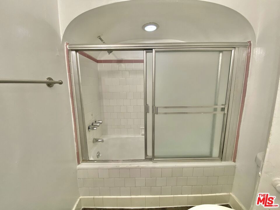 https://media.crmls.org/mediaz/b8c97e1f-07b0-41ed-bdc4-382011300df1.jpg?preset=X-Large