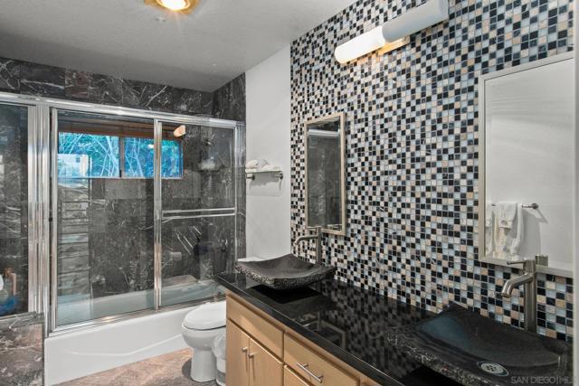 10164 Vivera Dr, La Mesa CA: https://media.crmls.org/mediaz/b8c9c1fe-1a04-48f9-9361-d7e9bf35f60e.jpg