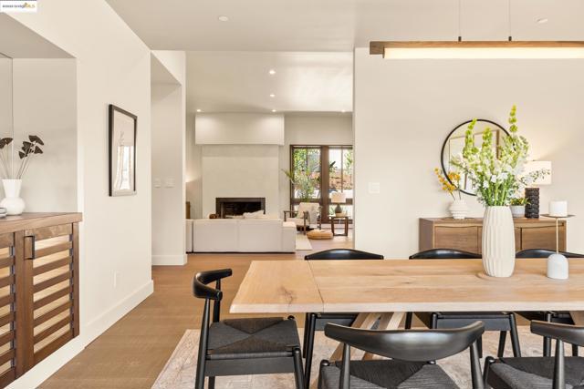 30 Lincolnshire Dr, Oakland CA: https://media.crmls.org/mediaz/b8ca3256-9c73-4648-b0a1-9e30f7418fdd.jpg