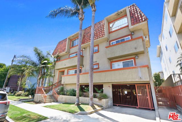 1825 Selby Avenue, Los Angeles, California 90025, 2 Bedrooms Bedrooms, ,3 BathroomsBathrooms,Condominium,For Sale,Selby,24427507