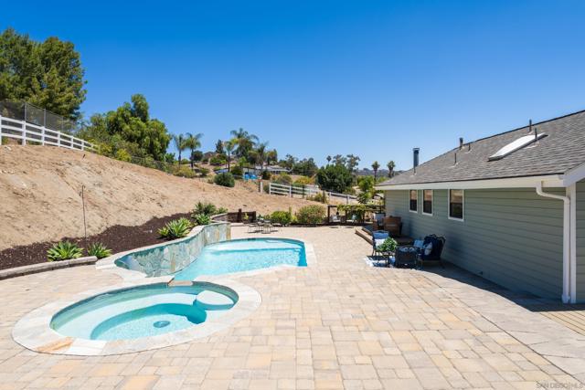 9844 Lorraine Ridge Trail, El Cajon CA: https://media.crmls.org/mediaz/b8ca9b3e-7f49-4960-b83b-ddf4950e1f11.jpg