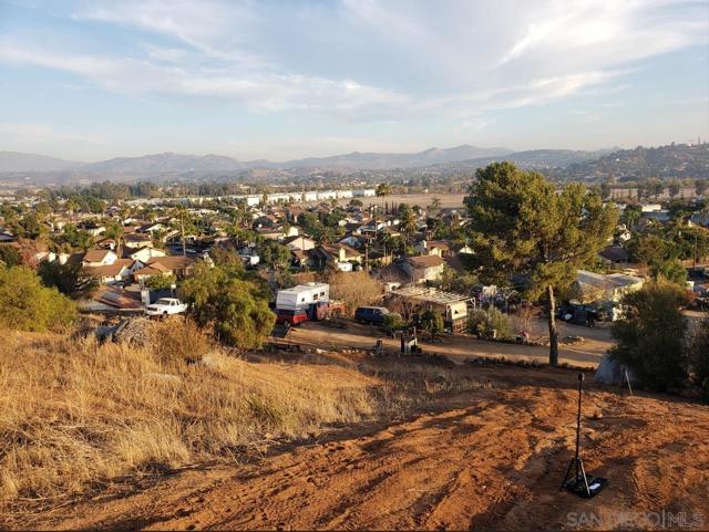 10270 Riverford Rd, Lakeside CA: https://media.crmls.org/mediaz/b8caa04b-9af3-4cd0-b774-85126bac46e0.jpg