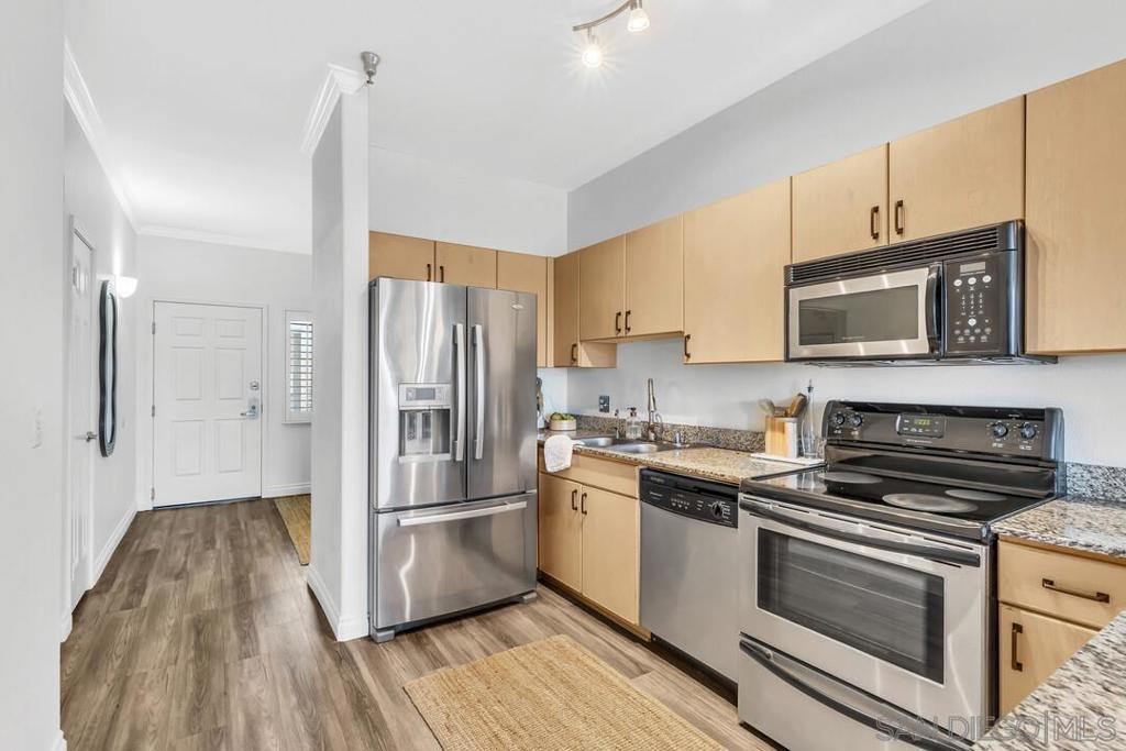 1643 6th Ave. - photo 3