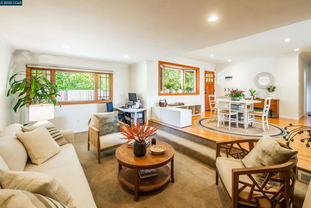 1085 Oak Hill Road #D, Lafayette CA: https://media.crmls.org/mediaz/b8cb12c4-b996-4202-8ed7-b6099586541b.jpg