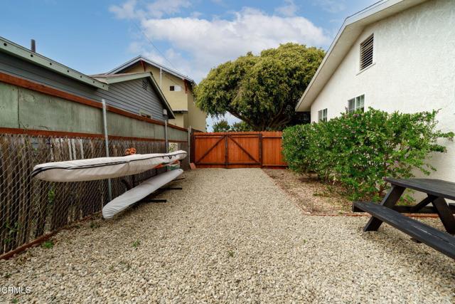 104 E Warner Street, Ventura CA: https://media.crmls.org/mediaz/b8cb29c6-8429-4bf8-bdb8-e1e034fa757e.jpg
