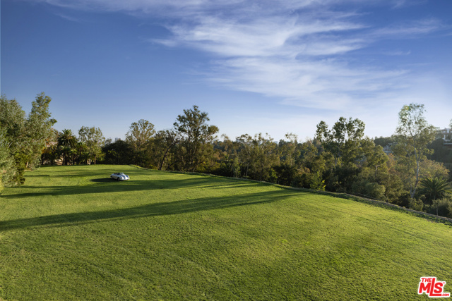 780 TORTUOSO Way, Bel Air CA: https://media.crmls.org/mediaz/b8cbc975-32bc-4456-a667-33f616a0ba23.jpg
