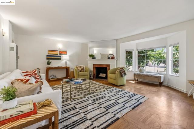 22574 6Th St, Hayward CA: https://media.crmls.org/mediaz/b8cc5354-1b0b-4db9-a4ea-5e62e30e3648.jpg
