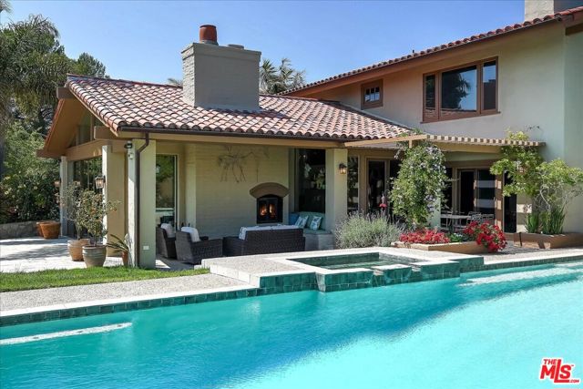 4099 Creciente Drive, Santa Barbara CA: https://media.crmls.org/mediaz/b8ccc696-cc54-403c-890b-e995cd77e058.jpg