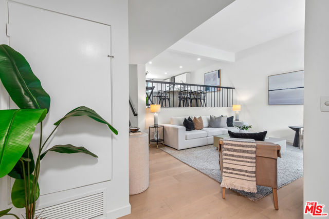 4715 La Villa Marina, Marina del Rey CA: https://media.crmls.org/mediaz/b8ccf1f9-2972-4cf4-8b69-1dc4963ea70d.jpg