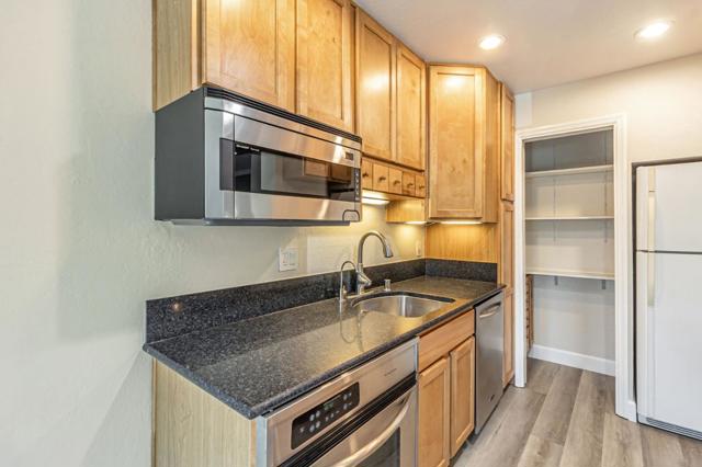 4175 George Avenue, San Mateo CA: https://media.crmls.org/mediaz/b8cd7bec-6a2d-4861-8808-7f69ec89f7a1.jpg
