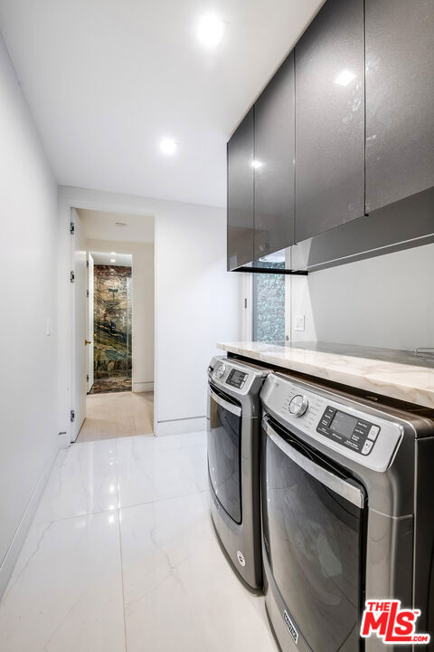 16601 Park Lane Circle, Los Angeles CA: https://media.crmls.org/mediaz/b8ce1c94-9873-4722-a18e-ca4bc0d4e725.jpg