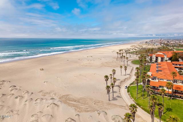 2206 Martinique Lane, Oxnard CA: https://media.crmls.org/mediaz/b8ce4648-53c3-4ad5-bf21-c32a063b8bed.jpg