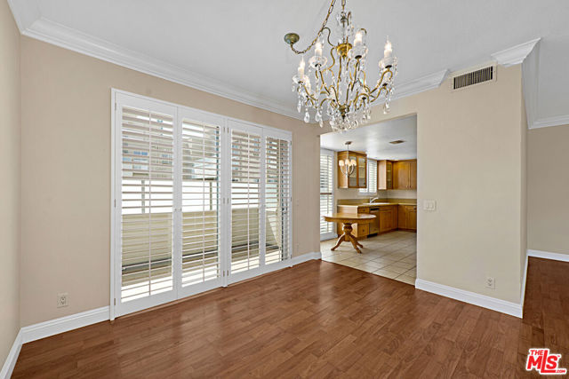 4949 Genesta Avenue, Encino CA: https://media.crmls.org/mediaz/b8ce5708-4a96-4f6c-8b64-51fe20a46d72.jpg