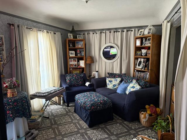 65 Buena Vista Street, Salinas CA: https://media.crmls.org/mediaz/b8ce7714-d36f-424e-b1e2-e32f43e58cf8.jpg
