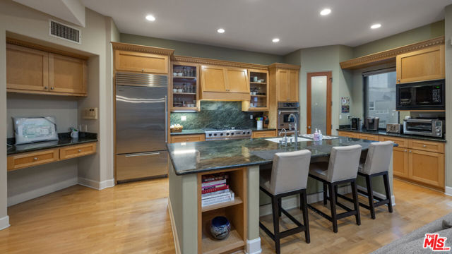 4115 Roma Court, Marina del Rey CA: https://media.crmls.org/mediaz/b8cea70d-d287-430d-828d-f89825e5adbd.jpg