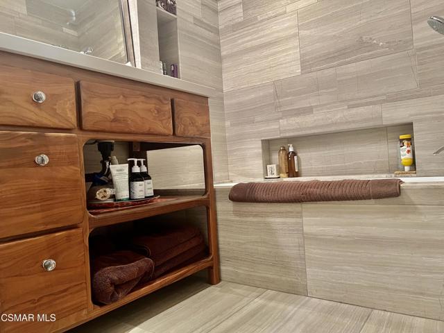 1542 Riverside Drive, Glendale CA: https://media.crmls.org/mediaz/b8cef380-d198-46a9-811c-6c75e73ae0df.jpg