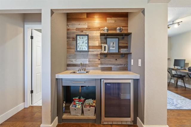 17924 Saint Andrews Dr, Poway CA: https://media.crmls.org/mediaz/b8cf736e-a059-47f4-bdf6-3257fa1128e2.jpg