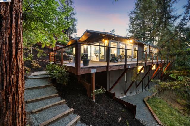 589 TAHOS ROAD, Orinda CA: https://media.crmls.org/mediaz/b8cf7c80-4146-43fe-b5e0-d2b05d10cf75.jpg