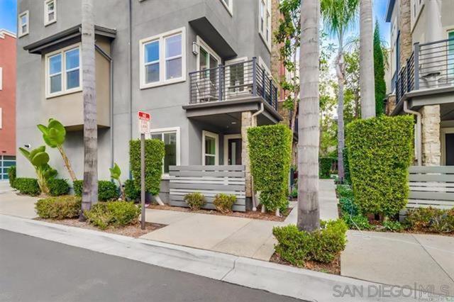 7824 Inception Way, San Diego CA: https://media.crmls.org/mediaz/b8cfcdd7-7ff9-4a76-9ae9-ec13d415d6e7.jpg