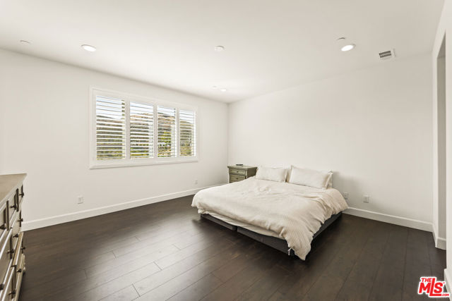11767 Toyon Drive, Chatsworth CA: https://media.crmls.org/mediaz/b8d00cc3-9767-49cf-9709-45015361dae6.jpg