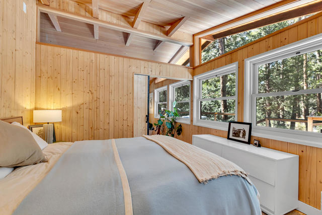 26299 Tahquitz Drive, Idyllwild CA: https://media.crmls.org/mediaz/b8d02751-a668-4477-ac38-18430f210c8a.jpg