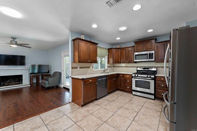 Detail Gallery Image 5 of 26 For 2546 S Sultana Ave, Ontario,  CA 91761 - 3 Beds | 2 Baths