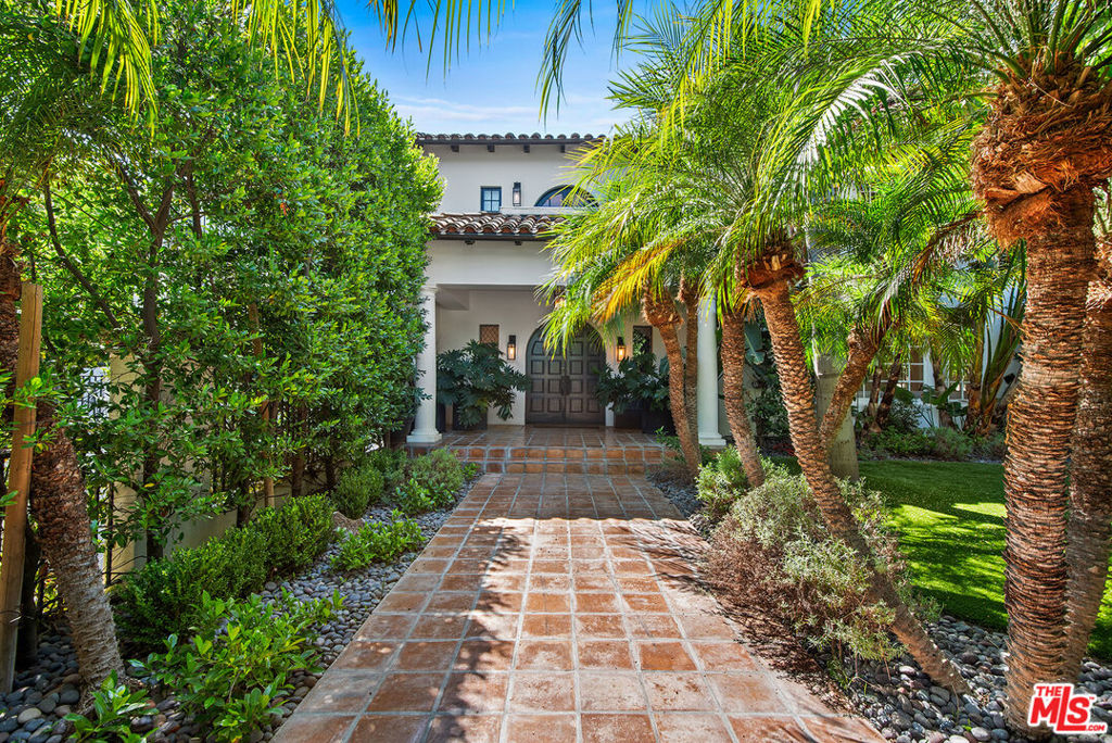 9928 Toluca Lake Avenue — Spanish