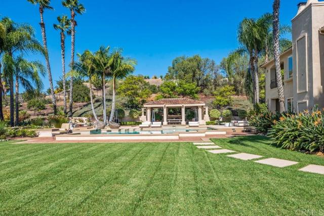7345 Vista Rancho Ct, Rancho Santa Fe CA: https://media.crmls.org/mediaz/b8d10dea-fe74-4f97-b53e-7c41fbdb81b0.jpg