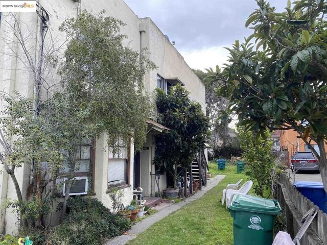 1100 Park AVE, Alameda CA: https://media.crmls.org/mediaz/b8d133c2-9460-4a88-b771-abaeee9e8ee7.jpg