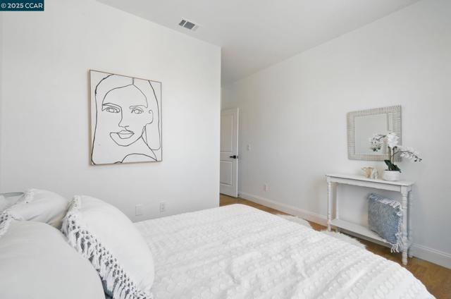 10708 Prince Royal Ct, Oakland CA: https://media.crmls.org/mediaz/b8d19268-fcaf-43a4-b6bb-1a16fbff7cf1.jpg