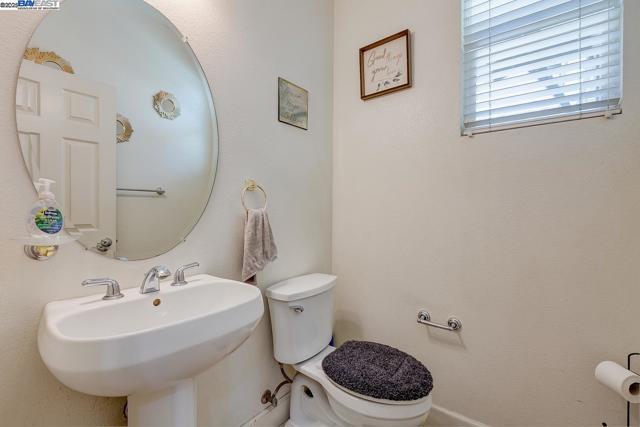 53 Puffin Cir, Oakley CA: https://media.crmls.org/mediaz/b8d1b122-9cb4-4564-b640-e243264f538f.jpg