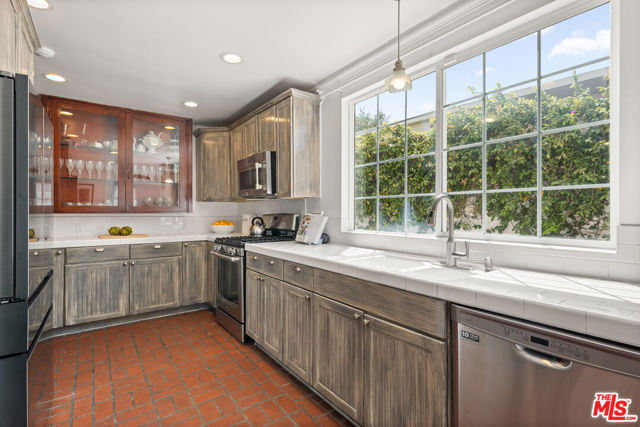 6399 W 80th Street, Los Angeles CA: https://media.crmls.org/mediaz/b8d22aaa-ce68-4c3f-b667-13ad9016a00d.jpg