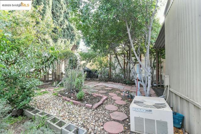 3301 BUCHANAN RD, Antioch CA: https://media.crmls.org/mediaz/b8d24230-4169-43f9-a1b4-64afb7f8a842.jpg