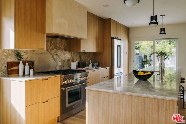 5168 Emporia Avenue, Culver City CA: https://media.crmls.org/mediaz/b8d3db94-818b-4b90-b816-b227db948b35.jpg