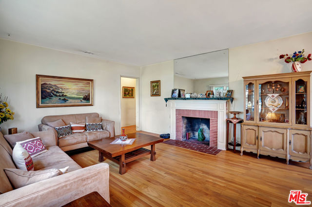 12307 Collins Street photo 5