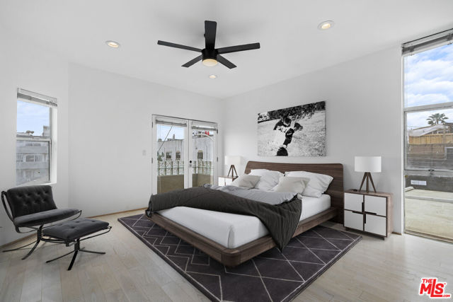 20 28TH Avenue, Venice CA: https://media.crmls.org/mediaz/b8d4b0b0-479a-4d3d-ac00-254d73c23c7a.jpg