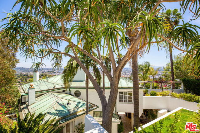 2249 Mountain Oak Drive, Los Angeles CA: https://media.crmls.org/mediaz/b8d4d588-798d-4a5b-80ca-77516f71b79c.jpg