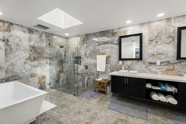 1 Temple Court, Rancho Mirage CA: https://media.crmls.org/mediaz/b8d4efba-274c-46b7-b62a-9661dfc70bc5.jpg
